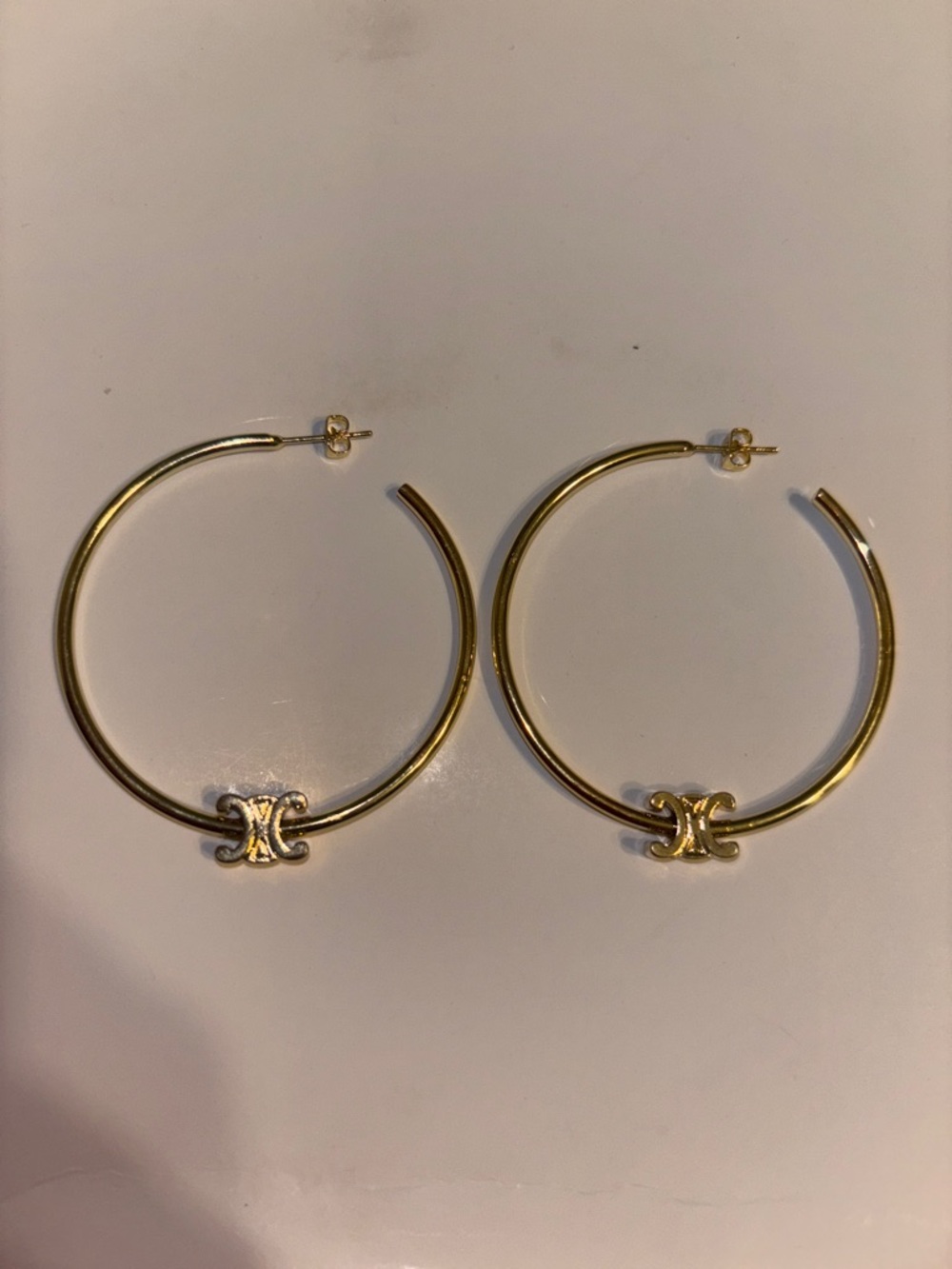 Fashion Jewelry Gold Hoop Earrings with Decorative Emblem